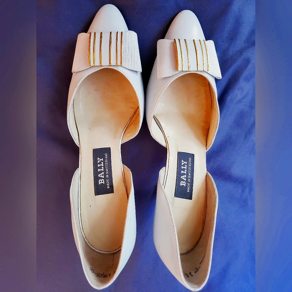 Bally Kitten heel pumps sz 6